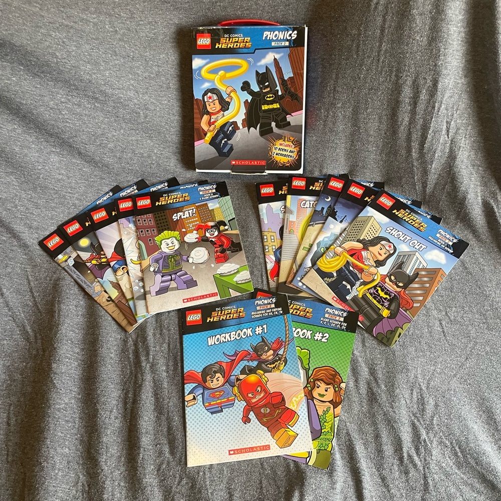 Scholastic Book - Phonics - DC Comics Super Heroes - 10 Books 2 Workbooks